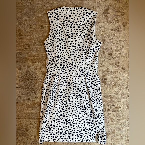 J. McLaughlin Front Zip Dress with Navy Spots size 2 - Picture 5 of 7